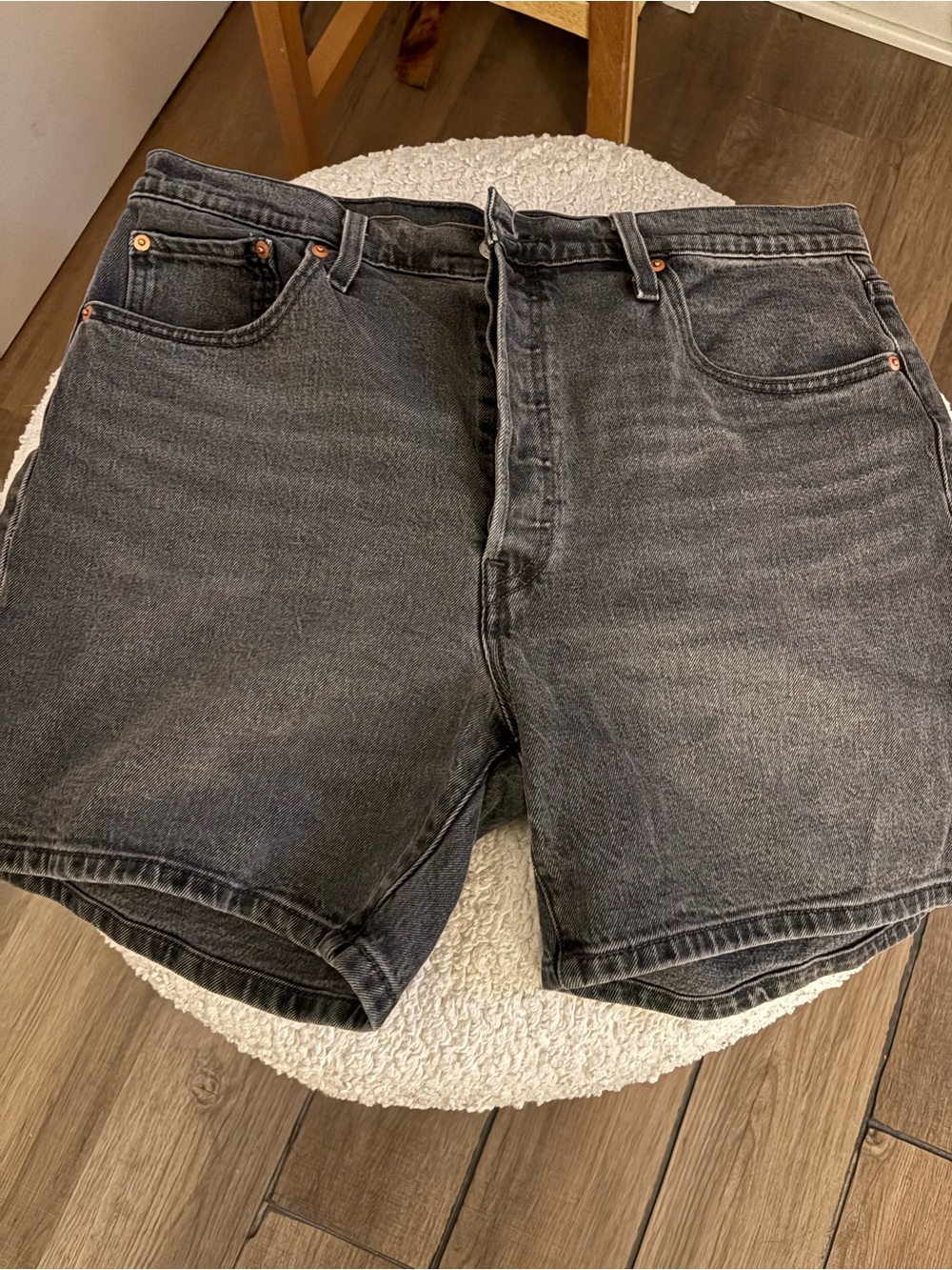 Levi’s 501 mid thigh short black size 34